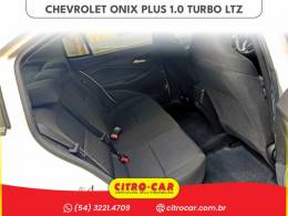 CHEVROLET - ONIX - 2021/2022 - Branca - R$ 81.900,00