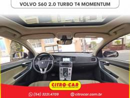 VOLVO - S60 - 2016/2017 - Preta - R$ 94.900,00