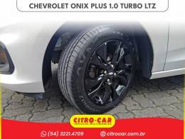 CHEVROLET - ONIX - 2021/2022 - Branca - R$ 81.900,00